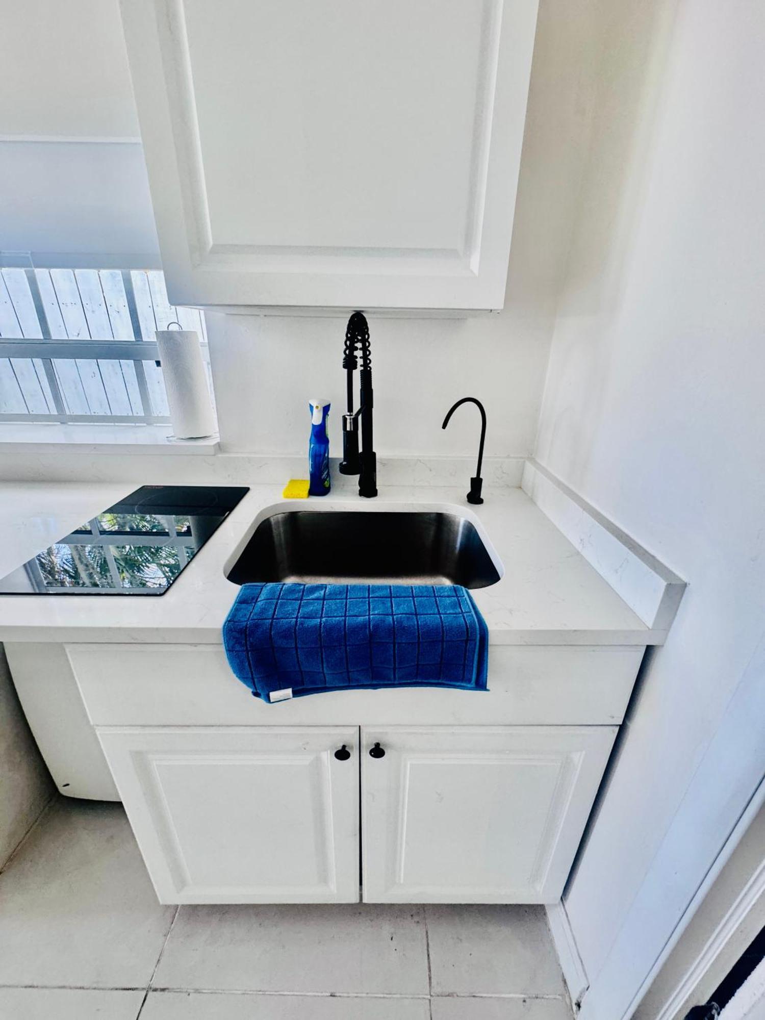 Modern Home - Termpurpedic Queen Bed, Laundry, Free Parkging, Ev Tesla Холивуд Екстериор снимка